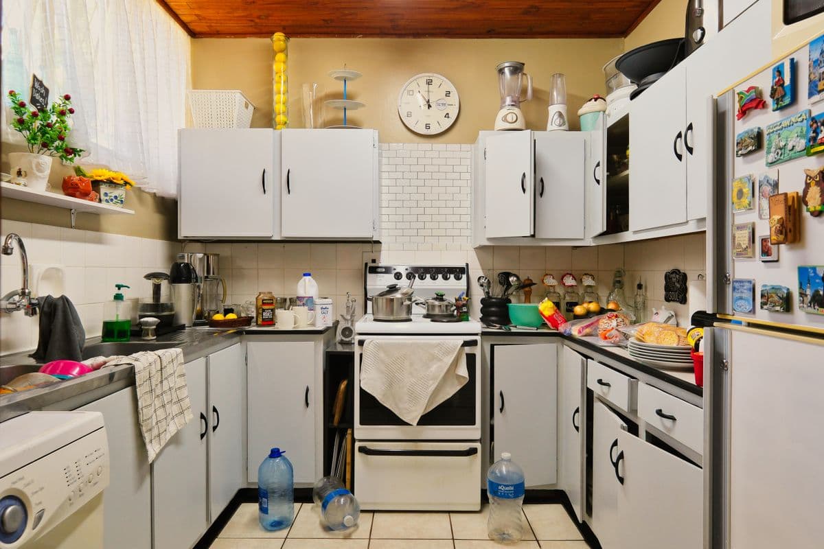 Kitchen Refresh before cleaning
